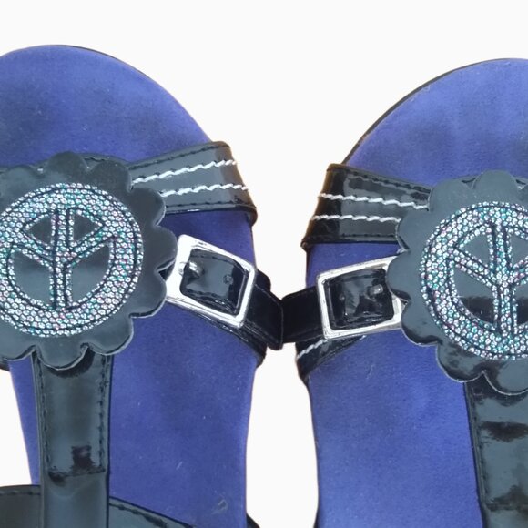 KIDS HUSH PUPPIES BLACK PATENT LEATHER SANDALS W/PEACE SYMBOLS SIZE 1M - Picture 11 of 15